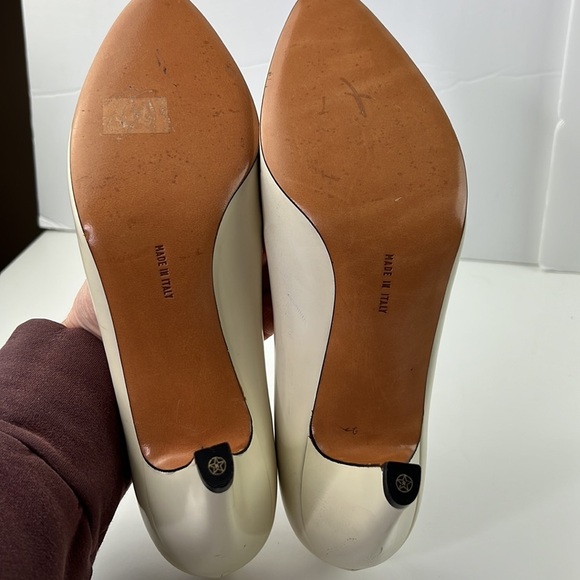 Classic Vintage Ferragamo off white 3" heels - Picture 8 of 9